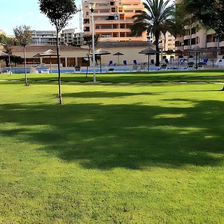 Near Praia Da Rocha With Big Outside Pool Appartamento