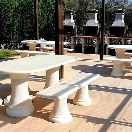 Appartamento Near Praia Da Rocha With Big Outside Pool